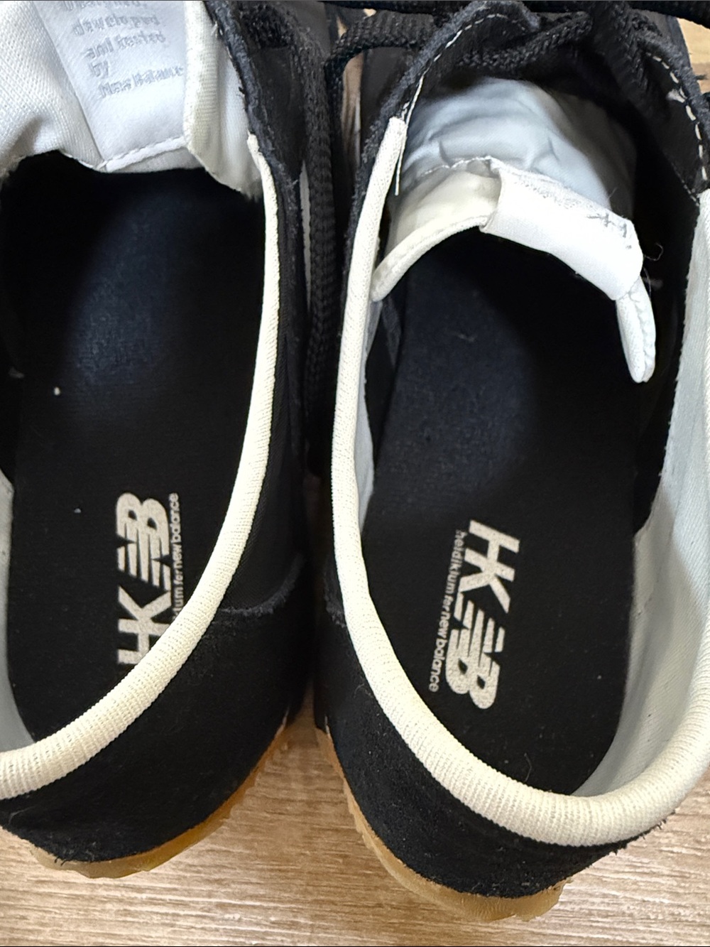 New Balance Black & White Women’s Retro 320 Trainer Sz 9 - Picture 3 of 8